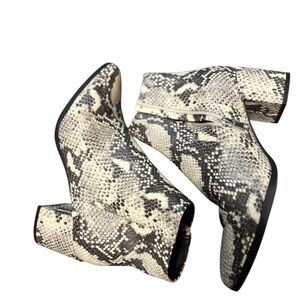 Madden Girl Snakeskin Ankle Boots – Women’s Size 7.5‎